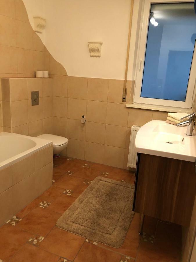 Modernes Und Gemuetliches Appartment Mit Terrasse, Stadtnah Ravensburg Zewnętrze zdjęcie